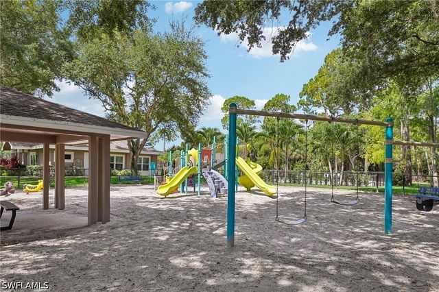 349 Dover PL 203, Naples, FL 34104