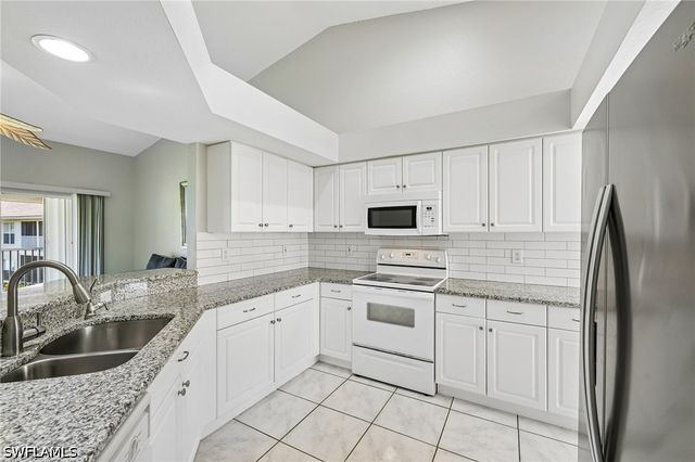 349 Dover PL 203, Naples, FL 34104