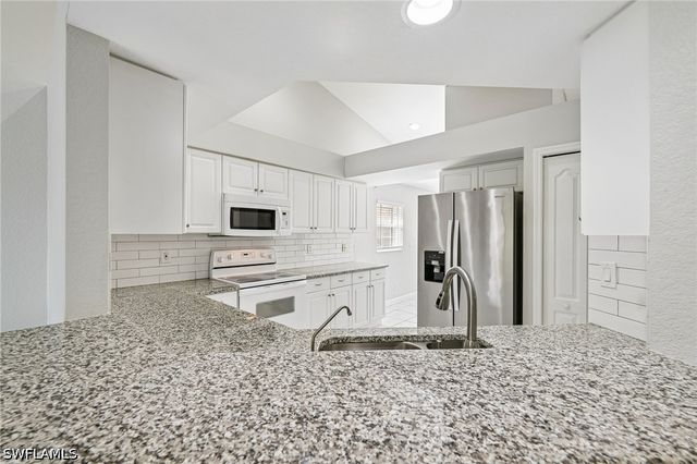 349 Dover PL 203, Naples, FL 34104