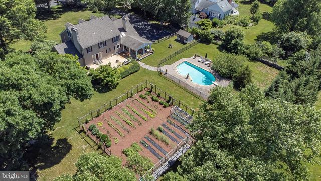 24 MEADOW LN, Pennington, NJ 08534