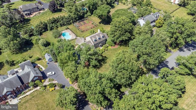 24 MEADOW LN, Pennington, NJ 08534
