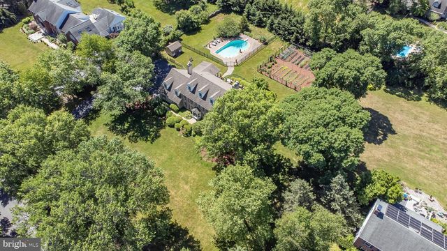 24 MEADOW LN, Pennington, NJ 08534