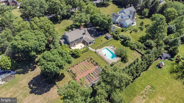 24 MEADOW LN, Pennington, NJ 08534
