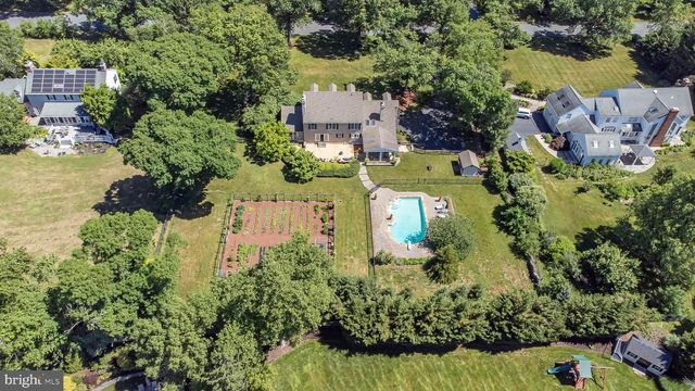 24 MEADOW LN, Pennington, NJ 08534