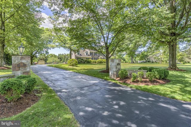 24 MEADOW LN, Pennington, NJ 08534