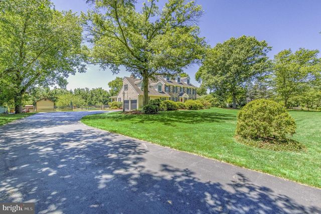 24 MEADOW LN, Pennington, NJ 08534