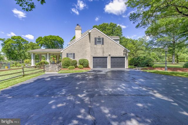 24 MEADOW LN, Pennington, NJ 08534