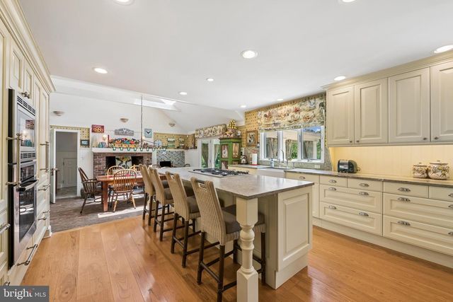 24 MEADOW LN, Pennington, NJ 08534