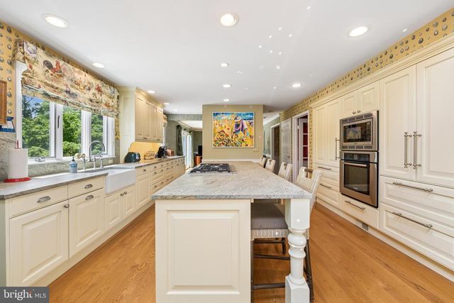 24 MEADOW LN, Pennington, NJ 08534