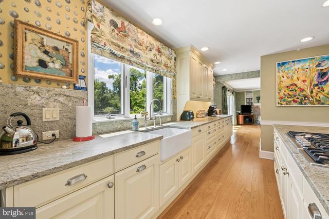 24 MEADOW LN, Pennington, NJ 08534