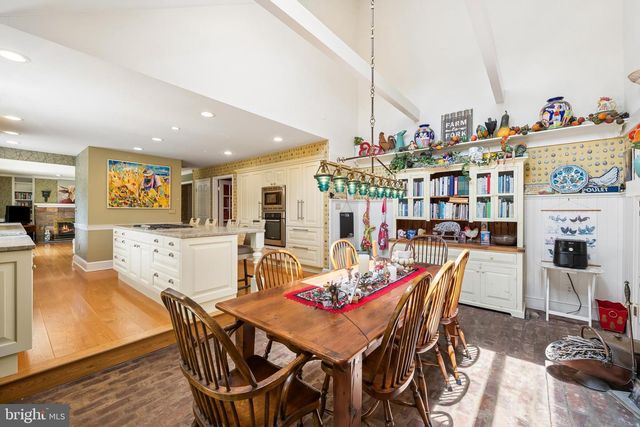 24 MEADOW LN, Pennington, NJ 08534