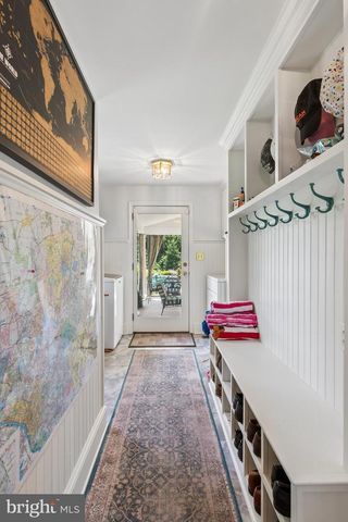 24 MEADOW LN, Pennington, NJ 08534