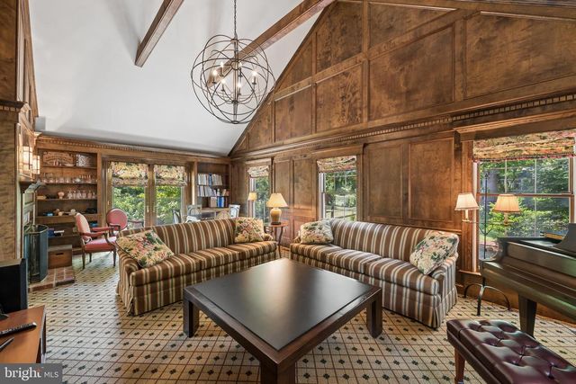 24 MEADOW LN, Pennington, NJ 08534