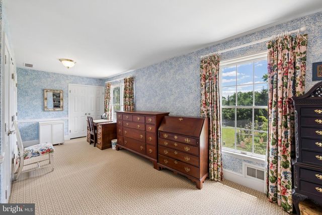 24 MEADOW LN, Pennington, NJ 08534