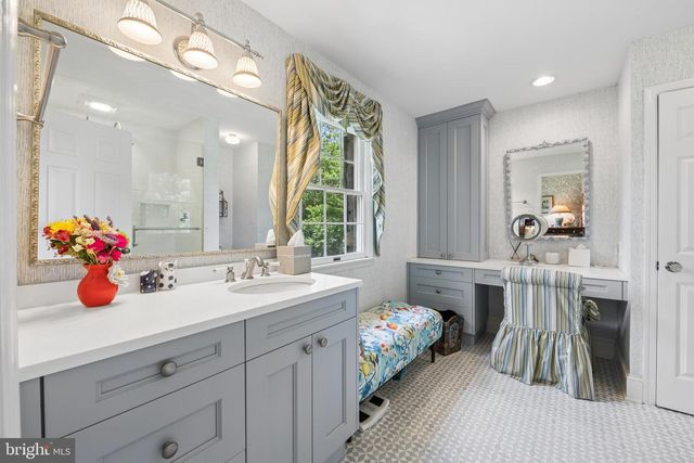 24 MEADOW LN, Pennington, NJ 08534