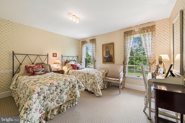 24 MEADOW LN, Pennington, NJ 08534