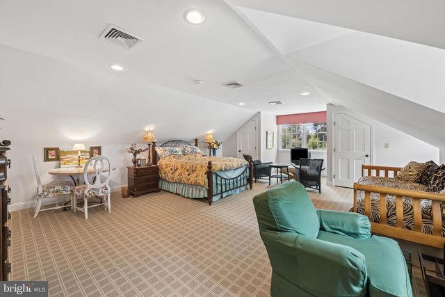 24 MEADOW LN, Pennington, NJ 08534
