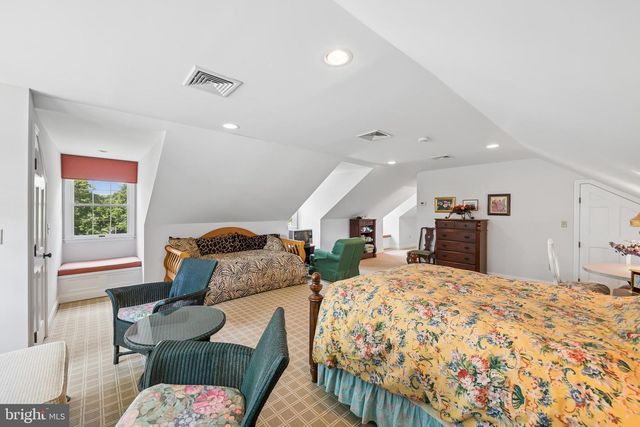 24 MEADOW LN, Pennington, NJ 08534