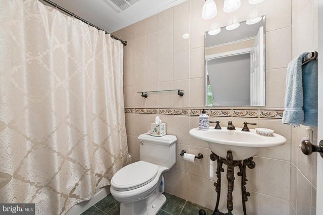 24 MEADOW LN, Pennington, NJ 08534