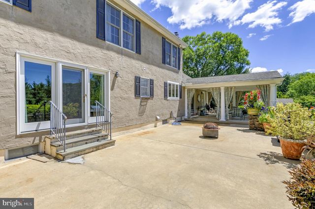 24 MEADOW LN, Pennington, NJ 08534
