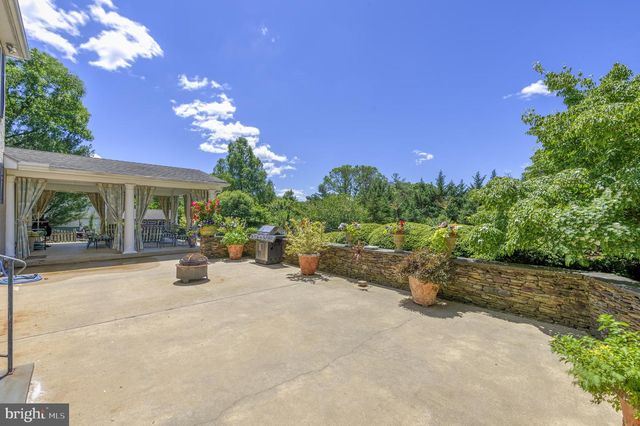 24 MEADOW LN, Pennington, NJ 08534