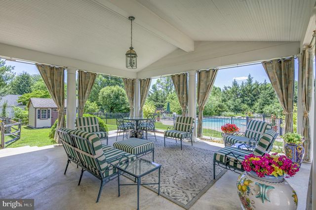 24 MEADOW LN, Pennington, NJ 08534