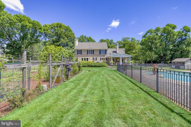 24 MEADOW LN, Pennington, NJ 08534