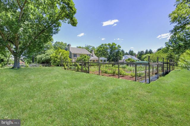 24 MEADOW LN, Pennington, NJ 08534