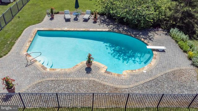 24 MEADOW LN, Pennington, NJ 08534