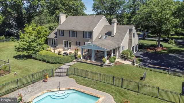 24 MEADOW LN, Pennington, NJ 08534