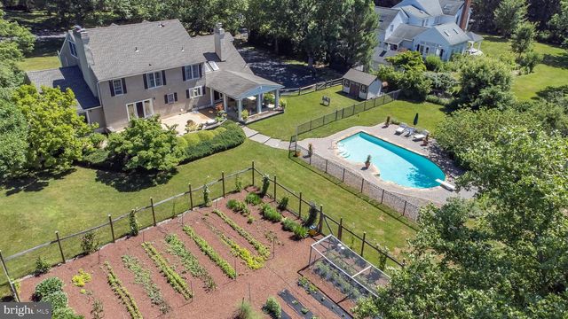 24 MEADOW LN, Pennington, NJ 08534