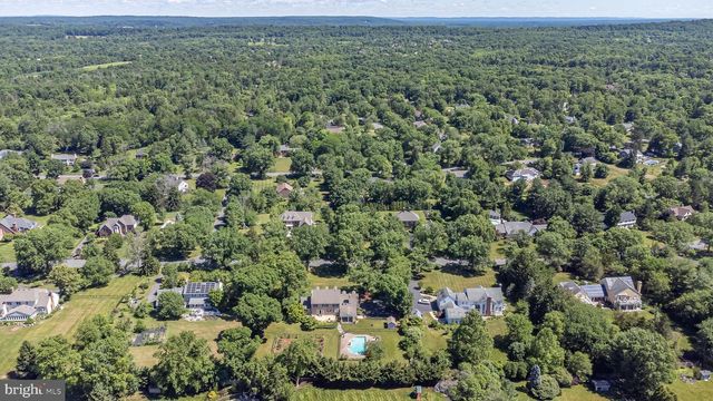 24 MEADOW LN, Pennington, NJ 08534