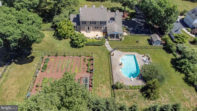 24 MEADOW LN, Pennington, NJ 08534
