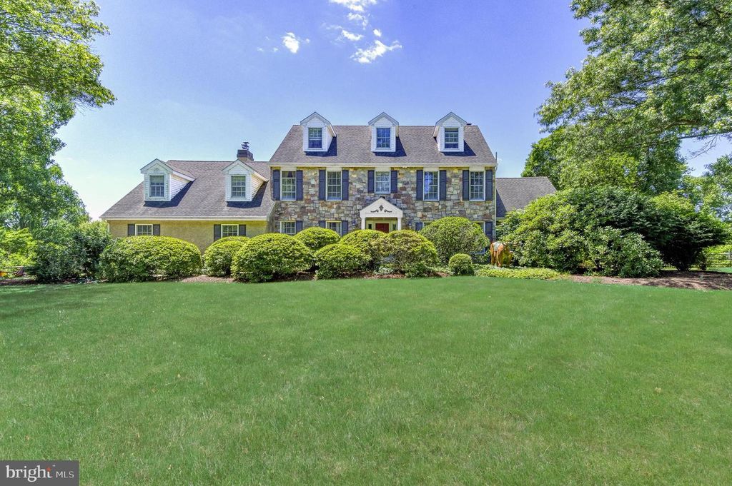24 MEADOW LN, Pennington, NJ 08534
