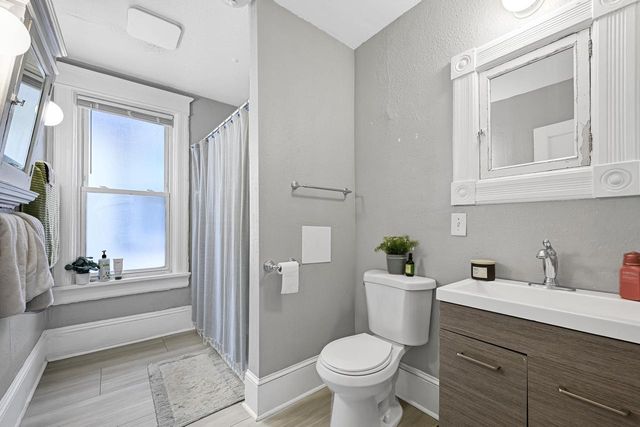 2531 N Murray AVENUE, Milwaukee, WI 53211