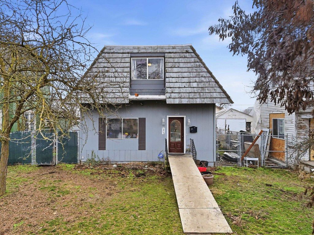1213 W Maxwell Ave, Spokane, WA 99201