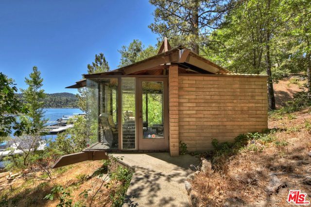 28805 North Shore Road, Lake Arrowhead, CA 92352