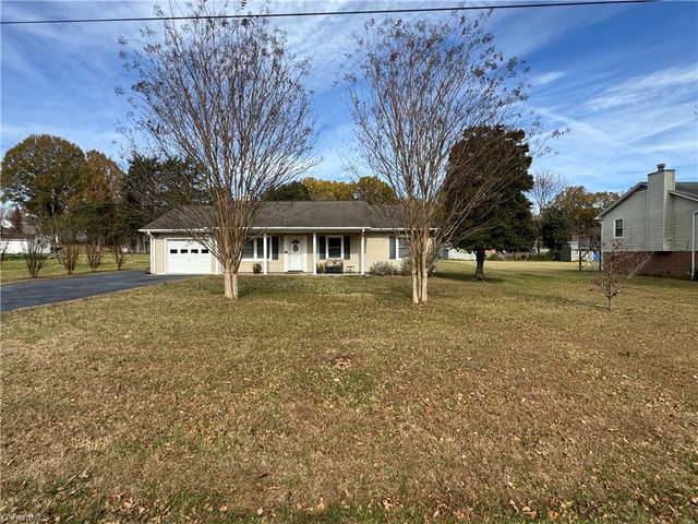 3867 Yarbrough Avenue, Winston-salem, NC 27106