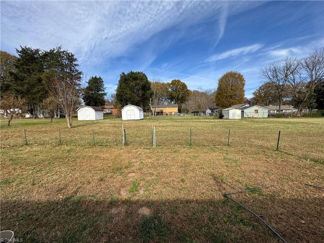 3867 Yarbrough Avenue, Winston-salem, NC 27106