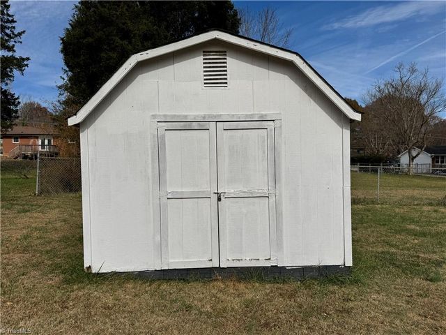 3867 Yarbrough Avenue, Winston-salem, NC 27106