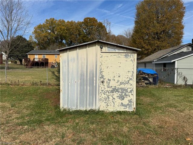 3867 Yarbrough Avenue, Winston-salem, NC 27106