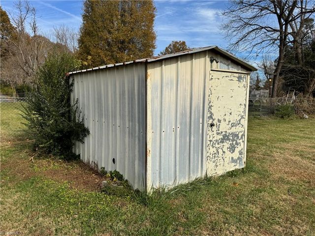 3867 Yarbrough Avenue, Winston-salem, NC 27106