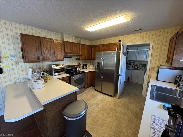 3867 Yarbrough Avenue, Winston-salem, NC 27106