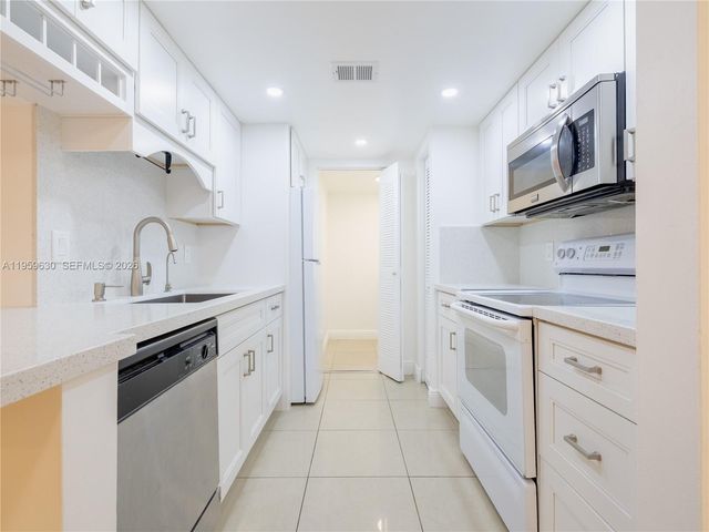 9955 Westview Dr 215, Coral Springs, FL 33076