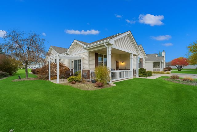 672 N Falls Circle, Pingree Grove, IL 60140