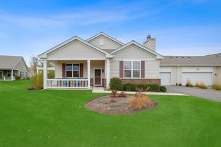 672 N Falls Circle, Pingree Grove, IL 60140