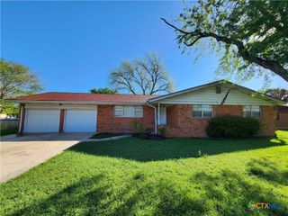 273 Meadow Avenue, New Braunfels, TX 78130