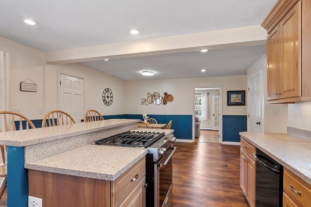 21 Potter Rd, Framingham, MA 01701