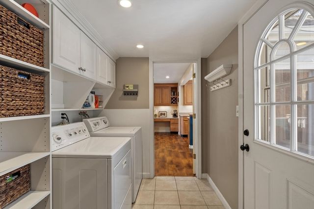 21 Potter Rd, Framingham, MA 01701