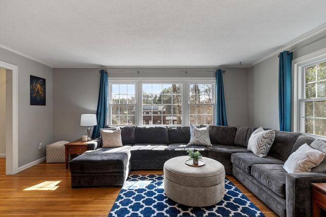 21 Potter Rd, Framingham, MA 01701